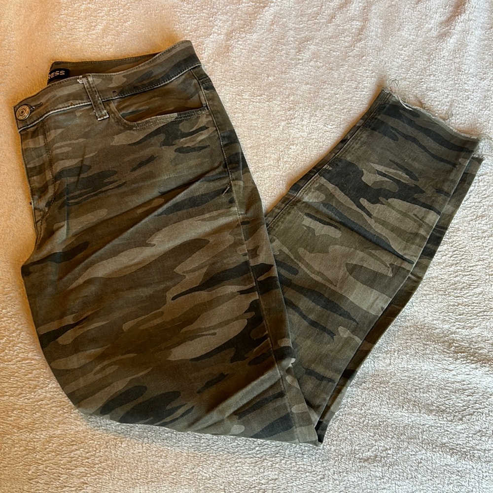 Express Sz 8 Camo Mid-rise Ankle